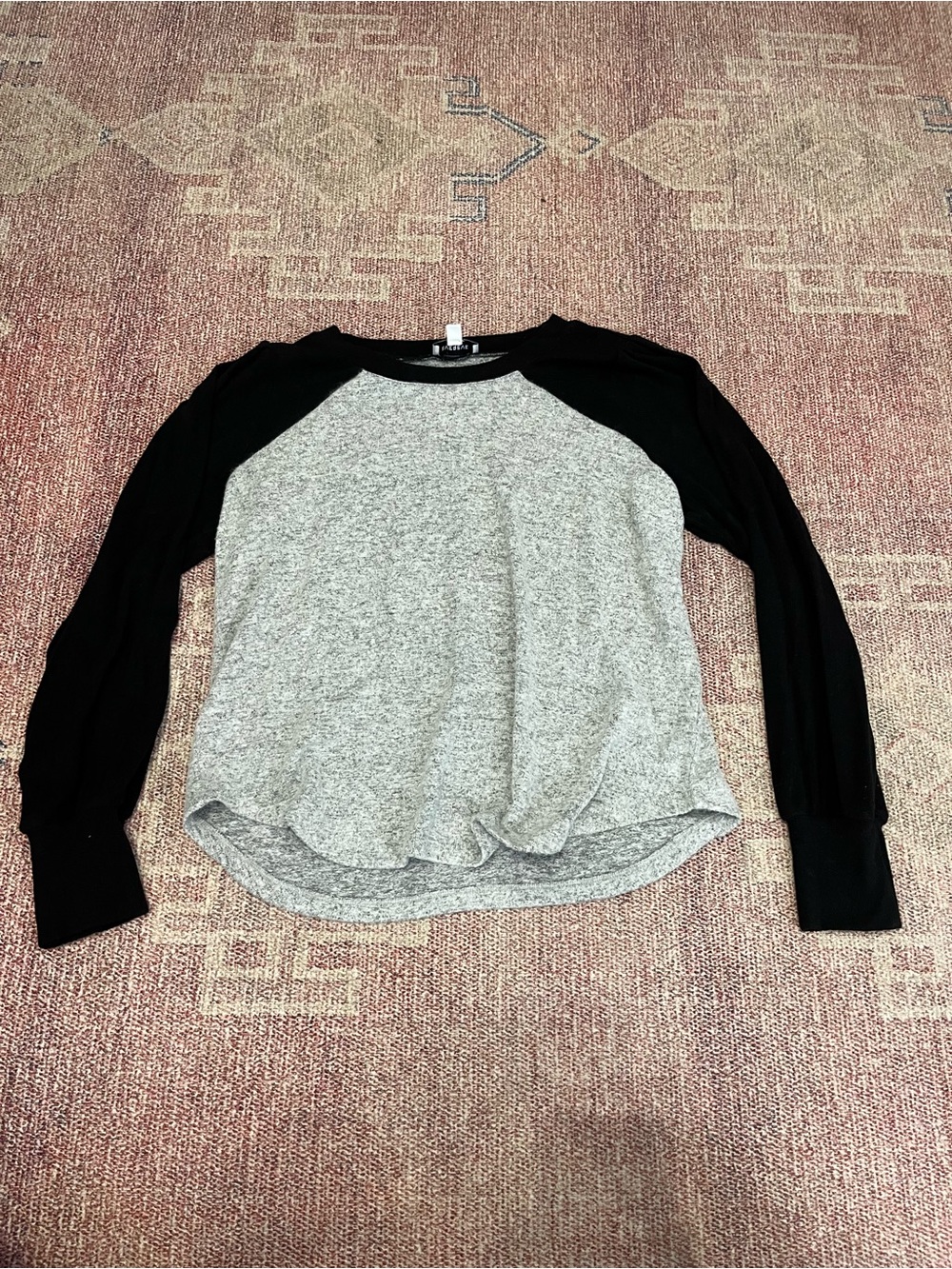 Evereve long sleeve super soft fuzzy baseball shirt excellent condition sz large